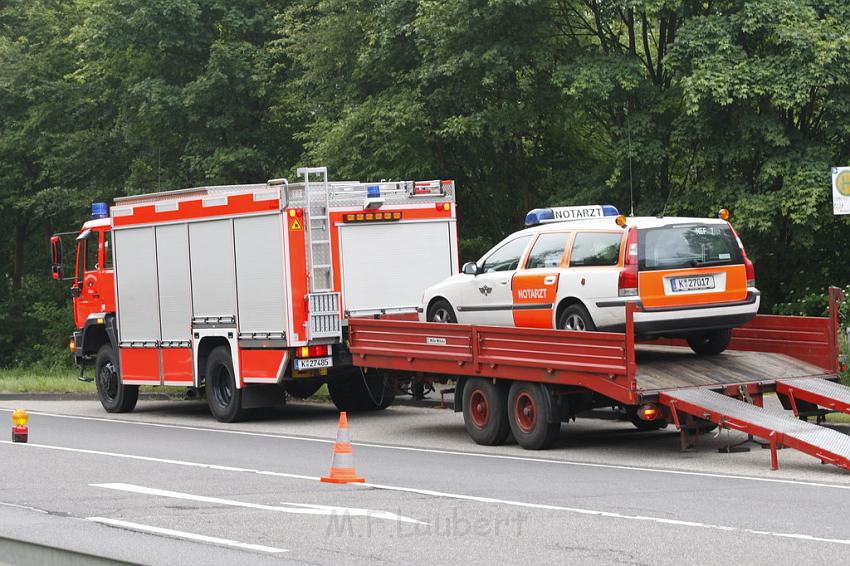 Zur Einsatzfahrt Bus umgestuerzt Lohmar BF Koeln NEF 7 liegengeblieben P003.jpg